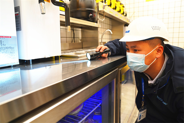 "甜啦啦:严把质量关,保障食品安全" "甜啦啦:严把质量关,保障食品安全"