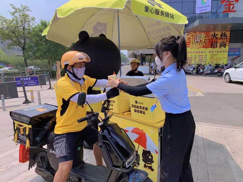 甜啦啦三伏天战暑，累计送出100,000杯清凉饮品