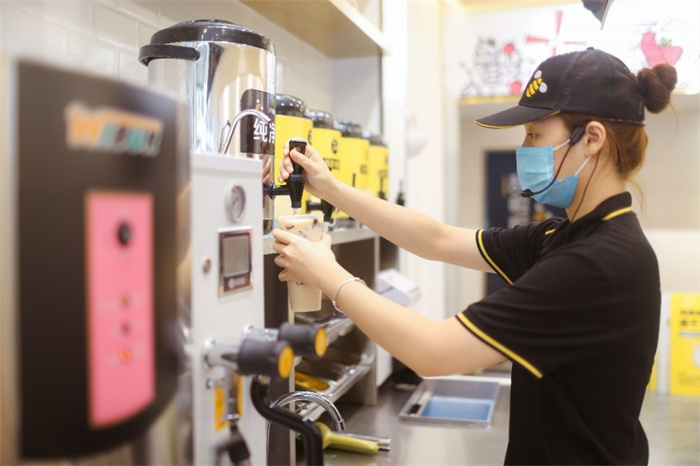 甜啦啦严格把控食品质量守护“舌尖上的安全”